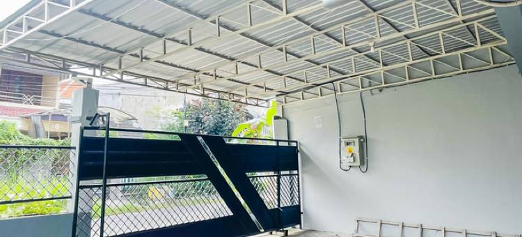 库尔科斯特伊斯兰酒店-近泗水伦马克商场(KoolKost Syariah Near Lenmarc Mall Surabaya)图片