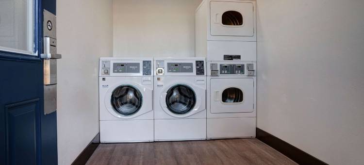 加利福尼亚阿克塔 - 洪堡理工州立大学 6 号汽车旅馆(Motel 6 Arcata, CA – Cal Poly Humboldt)图片