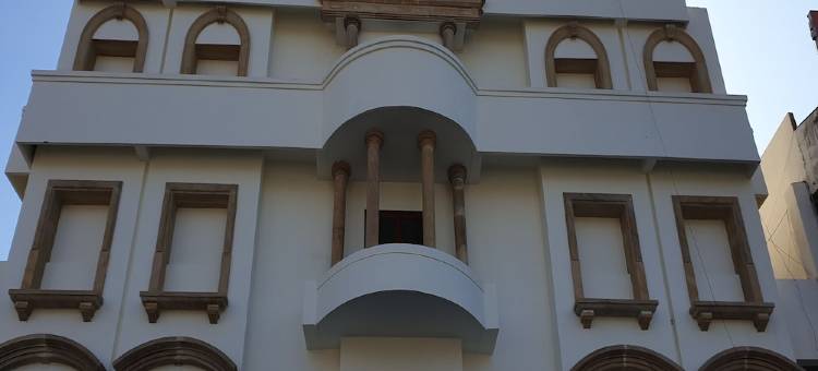 德拉敦萨诺瓦门廊酒店(Sarovar Portico Dehradun)图片