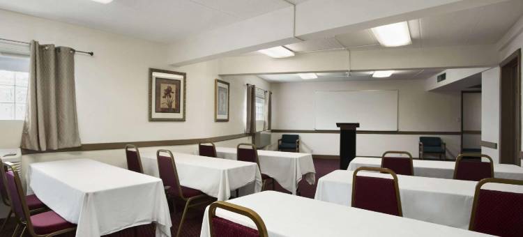 温德姆旗下-匹兹堡/新斯坦顿华美达酒店(Ramada by Wyndham Pittsburgh/New Stanton)图片