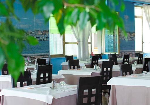 Hotel IndustriaHotel Overview