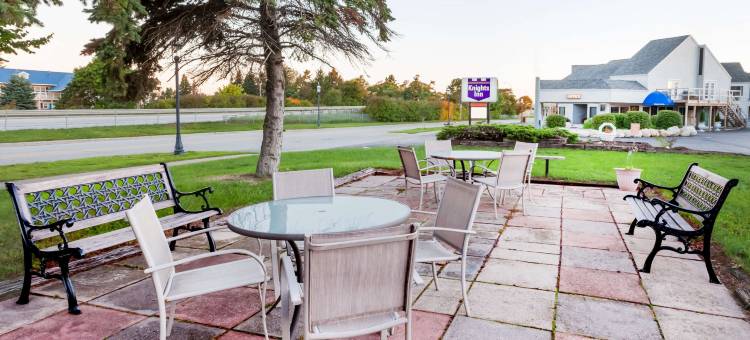 麦基诺城骑士酒店(Knights Inn Mackinaw City)图片
