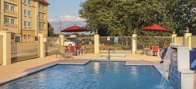 达拉斯哈钦斯拉昆塔温德姆套房酒店(La Quinta Inn & Suites by Wyndham Dallas - Hutchins)图片