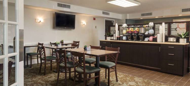 波士顿华美达酒店(Ramada by Wyndham Boston)图片