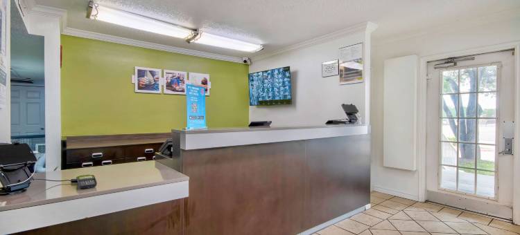 德克萨斯圣安东尼奥 - 六旗 6 号开放式客房酒店(Studio 6 San Antonio, TX - Six Flags)图片