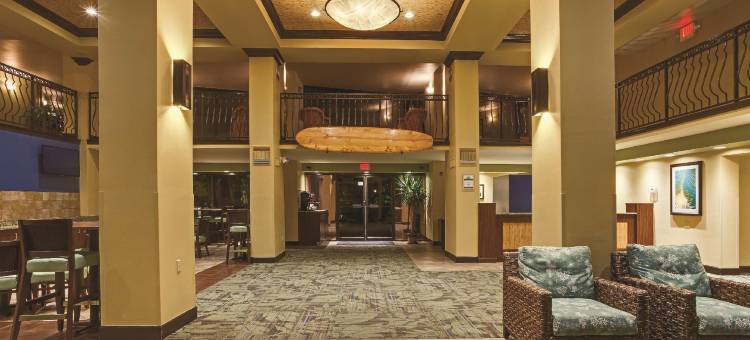 可可比奇海滩海滨拉昆塔温德姆套房酒店(La Quinta Inn & Suites by Wyndham Cocoa Beach Oceanfront)图片