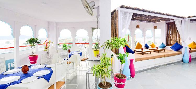 乌戴尼瓦斯湖滨酒店(Hotel Udai Niwas by the Lake)图片