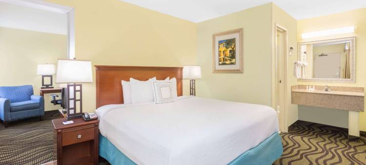 萨凡纳米德顿呗盟套房酒店(Baymont by Wyndham Savannah Midtown)图片