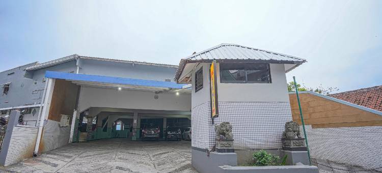 OYO 90132莱雅马斯酒店(Hotel Lie Mas Prigen Pasuruan Mitra RedDoorz)图片