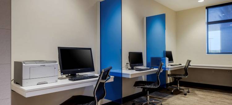 锯岭贝斯特韦斯特优质套房酒店(Best Western Plus Sawridge Suites)图片