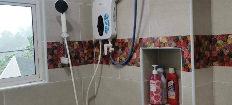 位于双溪大年中部的4卧室独栋房屋-2800平方米|带4个独立浴室(Bintang Maya homestay)图片