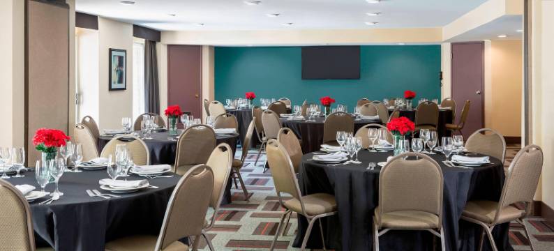 布法罗格罗韦福朋喜来登酒店(Four Points by Sheraton Buffalo Grove)图片