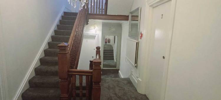 OYO金斯伍德酒店(Kingswood Hotel)图片