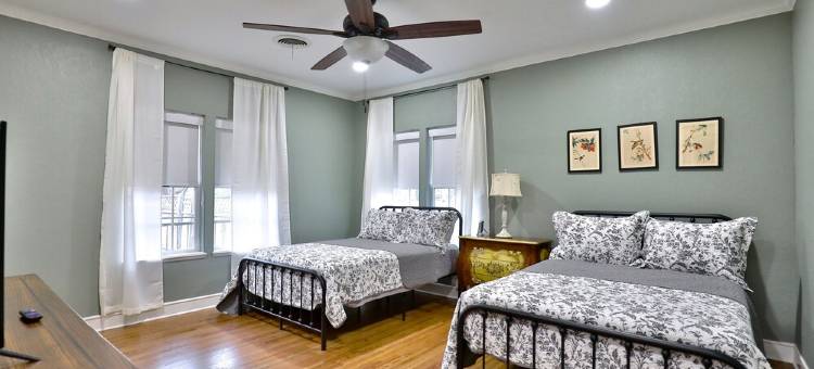 阿比林中心设有极佳户外露台和厨房的大型度假屋!(Amazing outdoor deck & kitchen, large home, central to all of Abilene!)图片