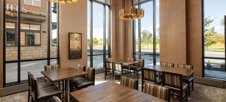 南本德希尔顿大使套房酒店(Embassy Suites by Hilton South Bend at Notre Dame)图片