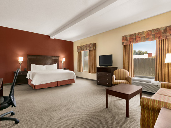 希尔顿欢朋套房酒店-劳顿