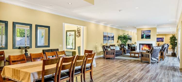 Unique Sandpoint Home with Private Pool and BBQ Island, Perfect for Groups!图片