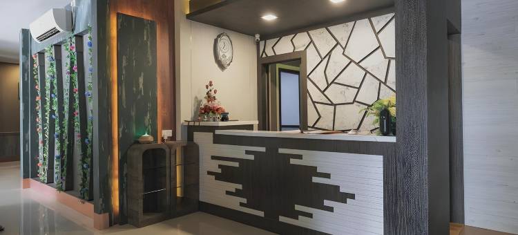 红门酒店Plus靠近潘泰科斯塔里纳2巴淡岛(RedDoorz Plus Near Pantai Coastarina 2 Batam)图片