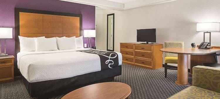 迈阿密机场东拉昆塔温德姆套房酒店(La Quinta Inn & Suites by Wyndham Miami Airport East)图片