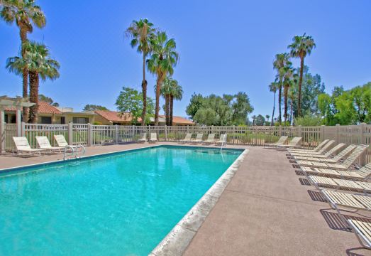 Elegant Oasis with Fireplace and Golf Course View - Charming Retreat Hotel Overview