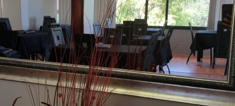 豪华高地旅馆(Luxury Heights Bed and Breakfast- Pool Ready for Use)图片