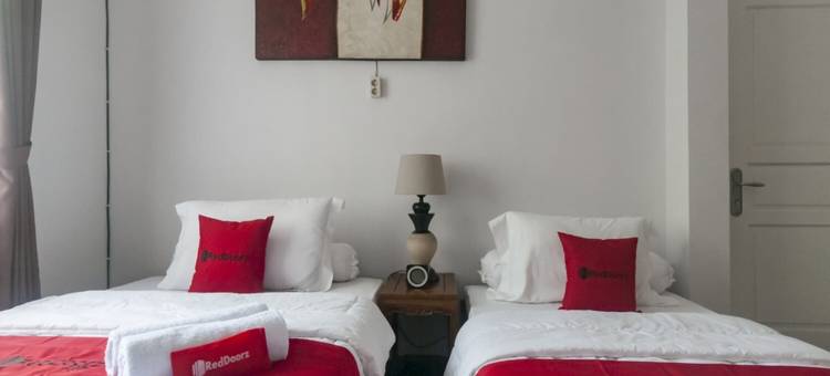 红多兹伊斯兰Plus酒店-近希布布尔特朗斯公寓(RedDoorz Syariah Plus Near Trans Studio Cibubur)图片