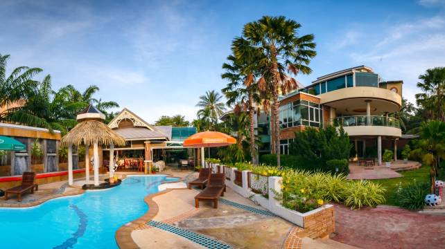 维提卡雷瑟维拉库伊布里海滩度假村及别墅酒店(Vartika Resovilla Kuiburi Beach Resort and Villas)