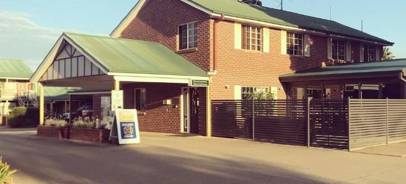 十字路口汽车旅馆(The Crossing Motel)图片