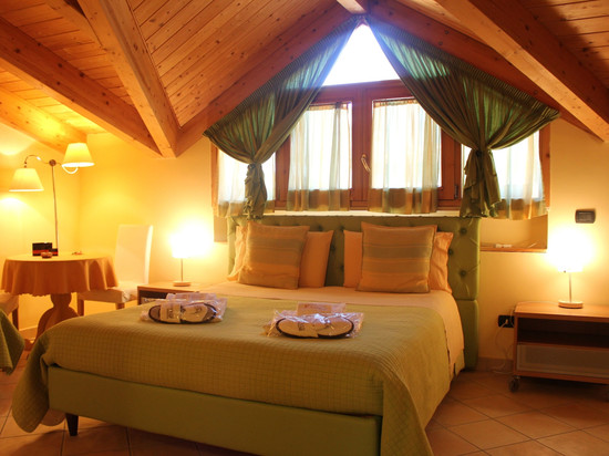 特拉亚尼多莫斯民宿