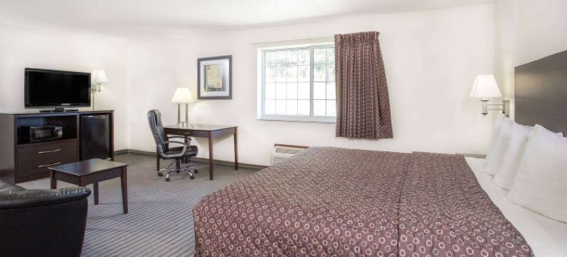 锡达福尔斯温德姆速8酒店(Super 8 by Wyndham Cedar Falls IA - University)图片