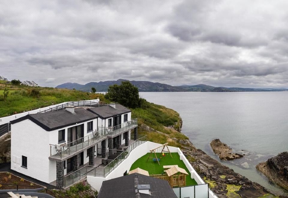 Pierside Apartments Deluxe Accommodation Hotel Overview