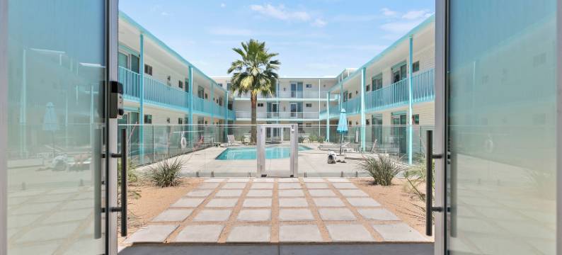 DTPHX时髦泳池边小屋(Funky Pool Side Cabana in Dtphx)图片