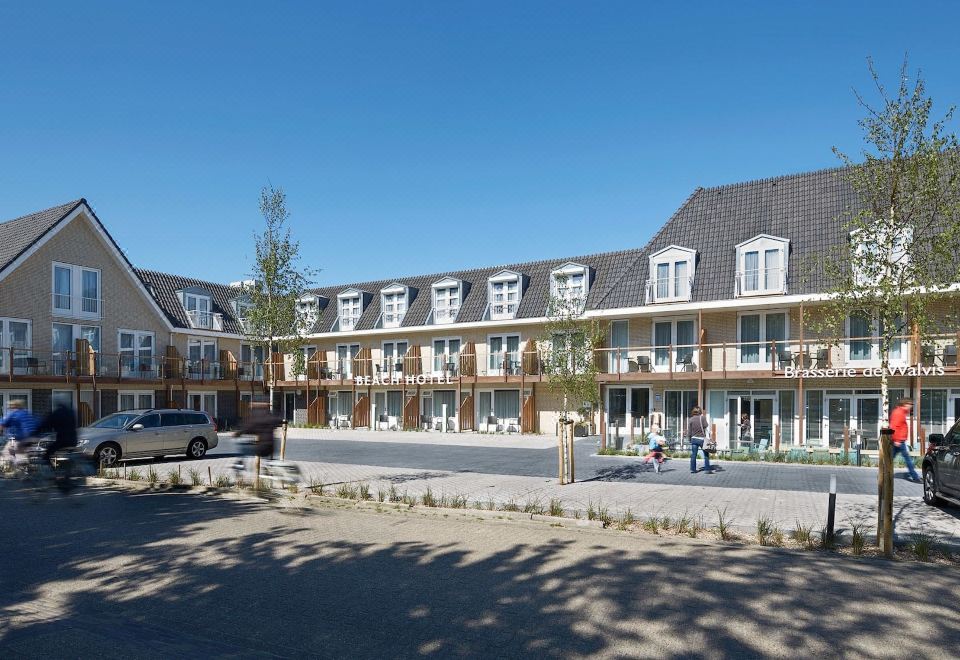 Beach Hotel I Kloeg Collection Over view