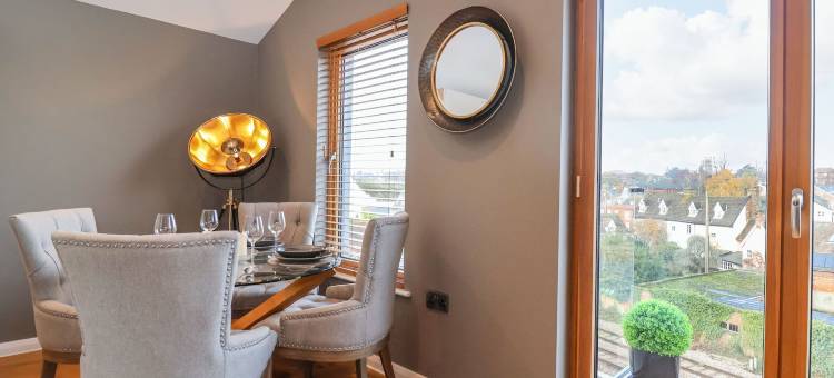 伍德桥顶层公寓(Woodbridge Penthouse)图片