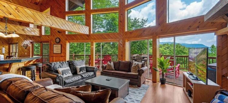 Stunning Views! Huge Game Room, Vaulted Ceilings, Big Bedrooms, & Great Parking!图片