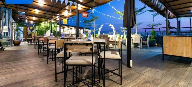 黄星安巴卢莫酒店(Yellow Star Ambarukmo Hotel)图片