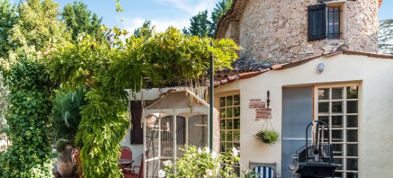 Holiday Home in Lorgues with Pool and Terrace图片