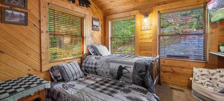 九月特惠：宁静的山景，钓鱼池和泳池(Fall Special Peaceful Mt Views Fishing Pond)图片