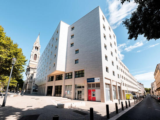 诺富特阿特里亚尼姆斯中心酒店