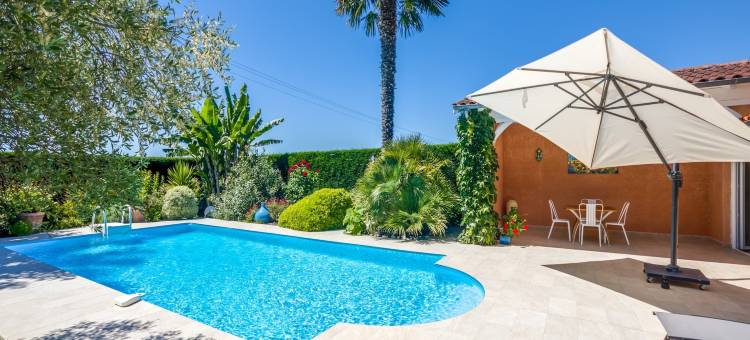 Holiday Home in Barry-d'Islemade with Pool图片