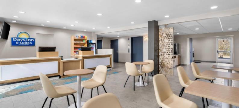 温德姆布兰登露天剧场戴斯酒店及套房(Days Inn & Suites by Wyndham Brandon Amphitheater)图片