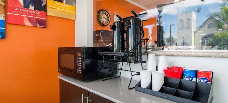 加利福尼亚市中心圣贝纳迪诺 6 号汽车旅馆(Motel 6 San Bernardino, CA - Downtown)图片