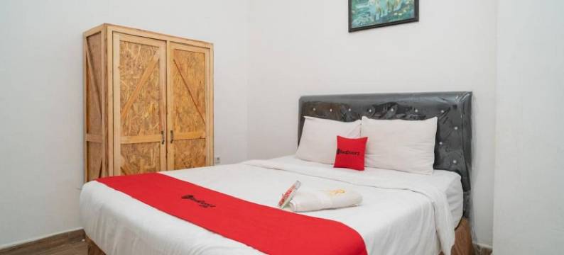 红多兹酒店@泗水苏科马马农格尔(RedDoorz at Sukomanunggal Surabaya)图片