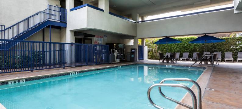 洛杉矶机场-体育场区品质酒店及套房(Quality Inn & Suites Los Angeles Airport - Stadium District)图片