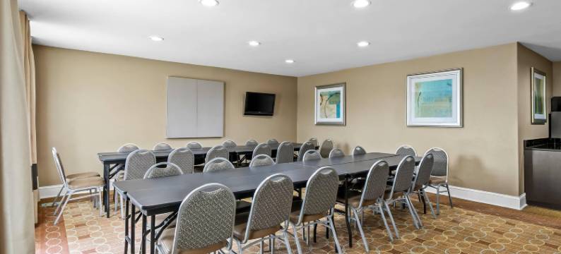 舒适套房酒店-近格林伍德大学(Comfort Inn & Suites Greenwood Near University)图片