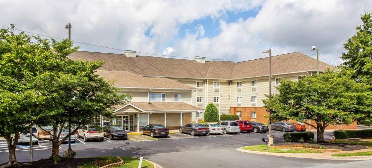 北卡罗来纳大学夏洛特分校附近郊区开放式客房酒店(Suburban Studios Near University of North Carolina-Charlotte)图片