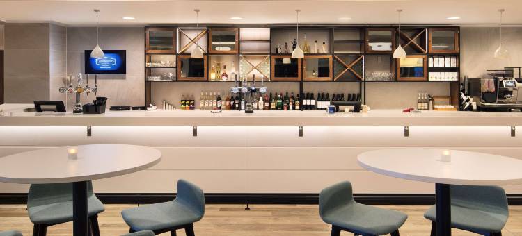 伦敦斯坦斯特德机场希尔顿欢朋酒店(Hampton by Hilton London Stansted Airport)图片