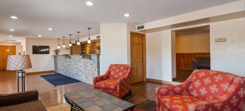 斯特吉斯小屋及套房酒店(Sturgis Lodge and Suites)图片