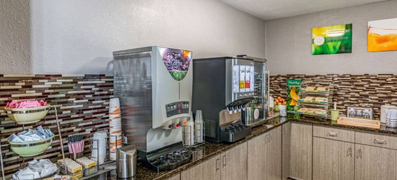 东 I-10 近佛斯特银行中心凯艺酒店(Quality Inn I-10 East Near Frost Bank Center)图片