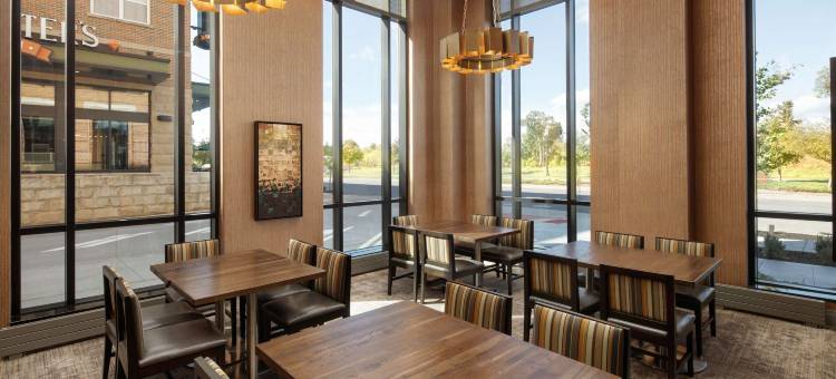 南本德希尔顿大使套房酒店(Embassy Suites by Hilton South Bend at Notre Dame)图片
